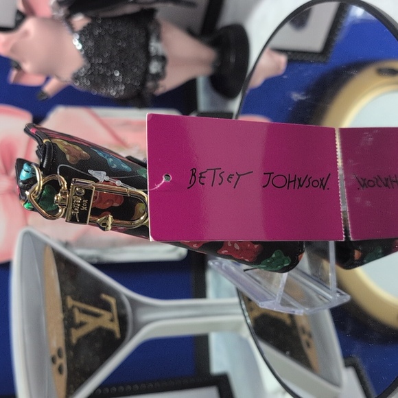 Betsey Johnson Gummy Bear Card Case/Wallet & Pair Pink Gummy Bear Earrings 💖 - Picture 6 of 8